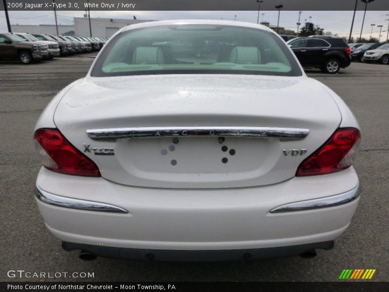 White Onyx / Ivory 2006 Jaguar X-Type 3.0