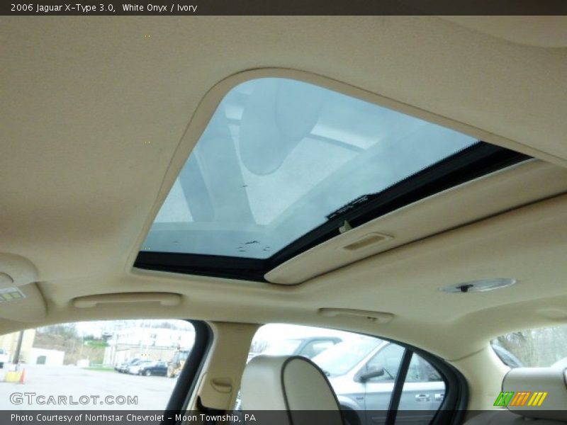 White Onyx / Ivory 2006 Jaguar X-Type 3.0