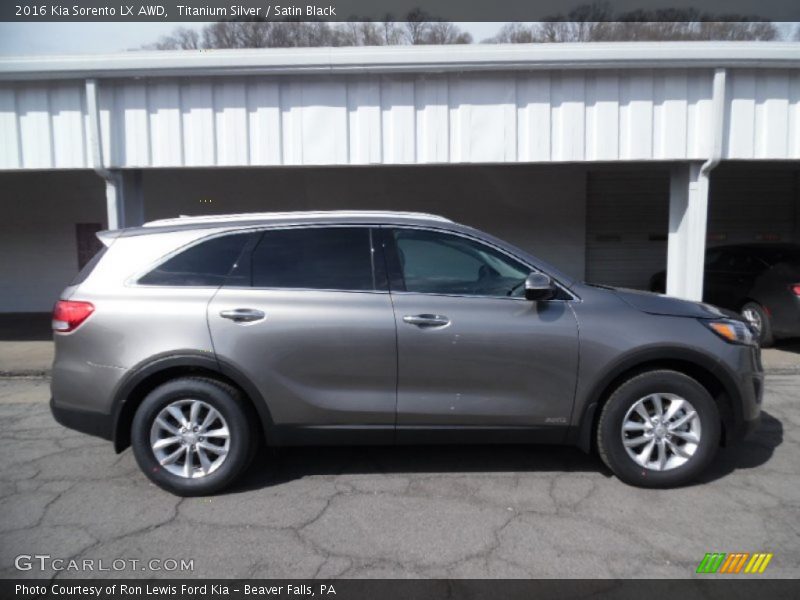 Titanium Silver / Satin Black 2016 Kia Sorento LX AWD