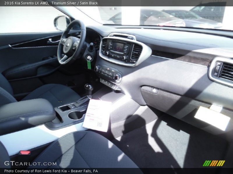 Titanium Silver / Satin Black 2016 Kia Sorento LX AWD