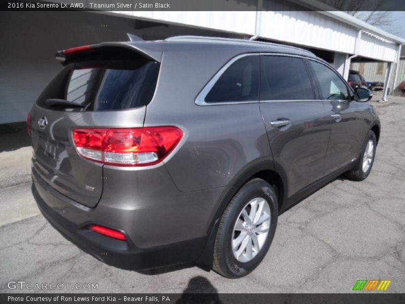 Titanium Silver / Satin Black 2016 Kia Sorento LX AWD