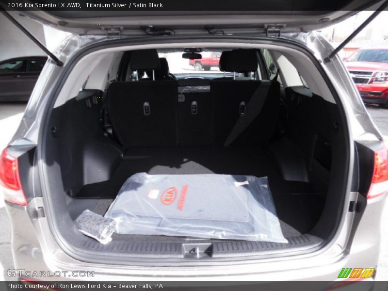 Titanium Silver / Satin Black 2016 Kia Sorento LX AWD