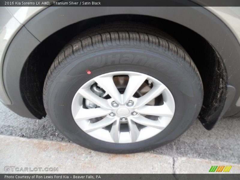 Titanium Silver / Satin Black 2016 Kia Sorento LX AWD