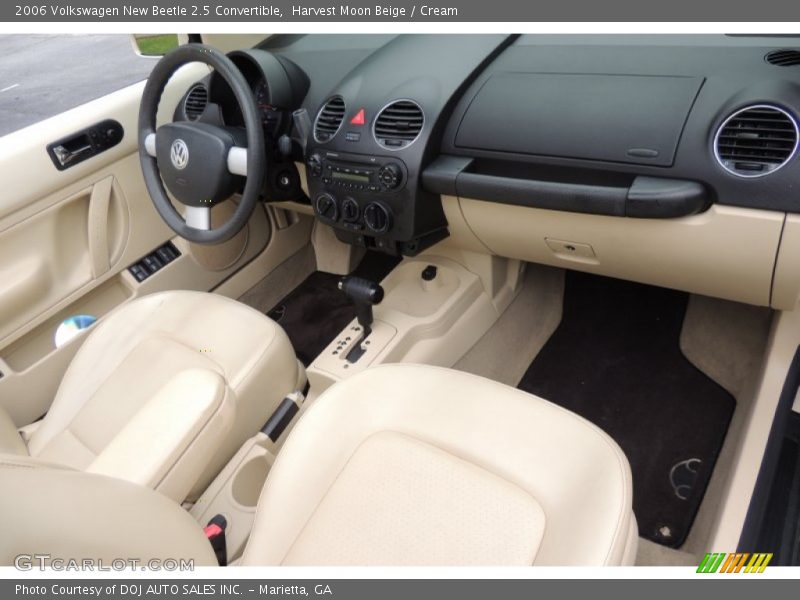 Dashboard of 2006 New Beetle 2.5 Convertible