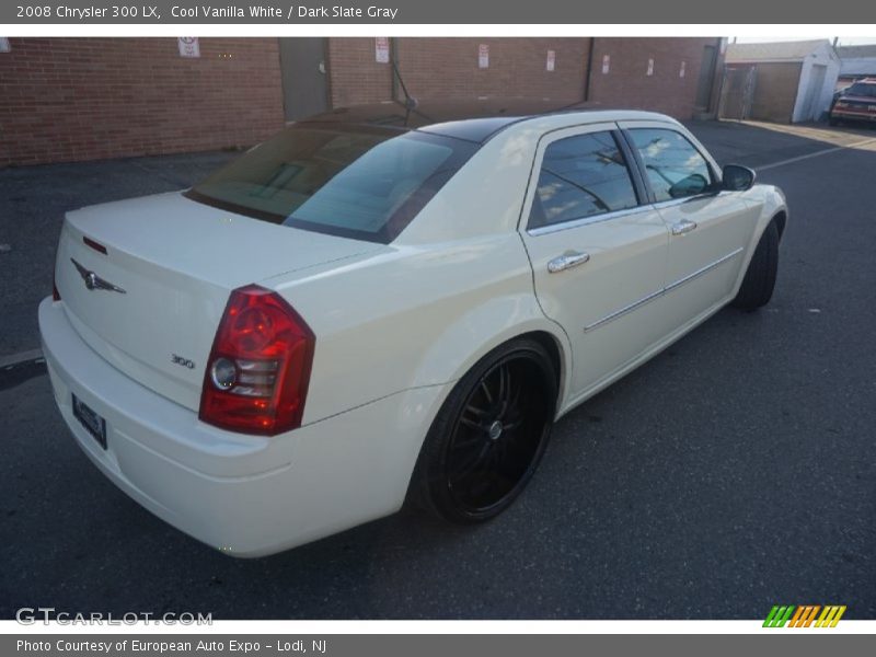 Cool Vanilla White / Dark Slate Gray 2008 Chrysler 300 LX