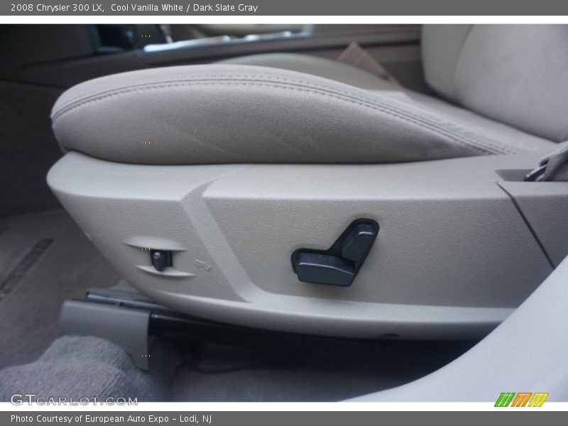 Cool Vanilla White / Dark Slate Gray 2008 Chrysler 300 LX