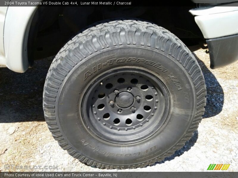 Lunar Mist Metallic / Charcoal 2004 Toyota Tacoma V6 Double Cab 4x4