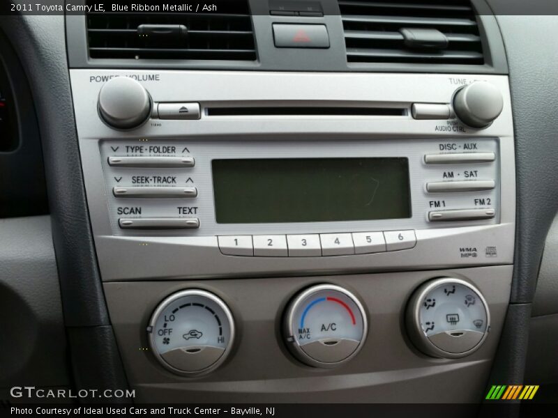 Controls of 2011 Camry LE