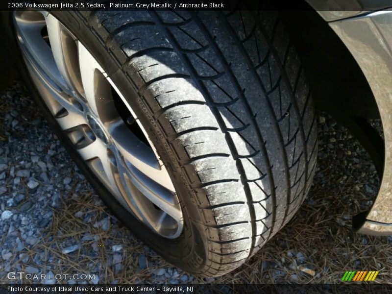 Platinum Grey Metallic / Anthracite Black 2006 Volkswagen Jetta 2.5 Sedan