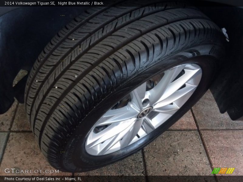 Night Blue Metallic / Black 2014 Volkswagen Tiguan SE