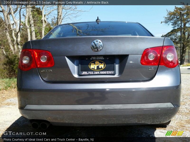 Platinum Grey Metallic / Anthracite Black 2006 Volkswagen Jetta 2.5 Sedan