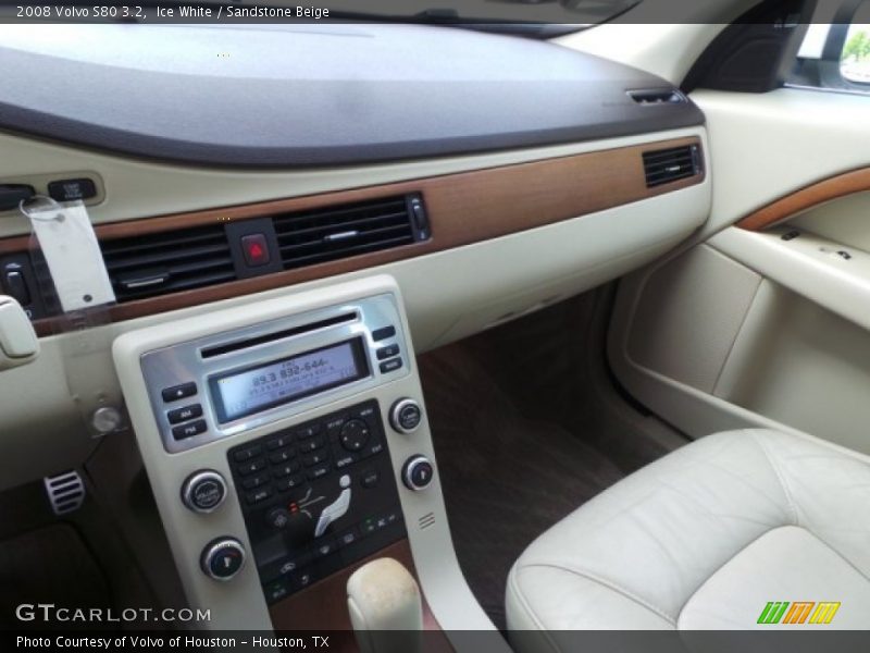Ice White / Sandstone Beige 2008 Volvo S80 3.2