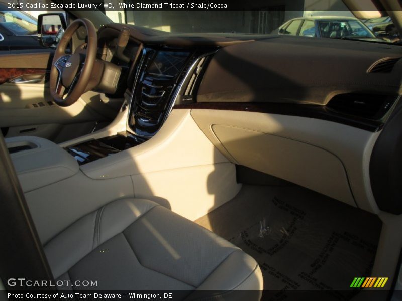 White Diamond Tricoat / Shale/Cocoa 2015 Cadillac Escalade Luxury 4WD
