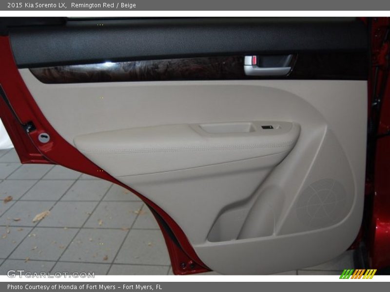 Remington Red / Beige 2015 Kia Sorento LX
