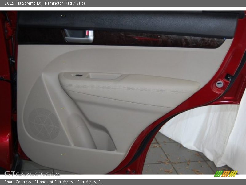 Remington Red / Beige 2015 Kia Sorento LX