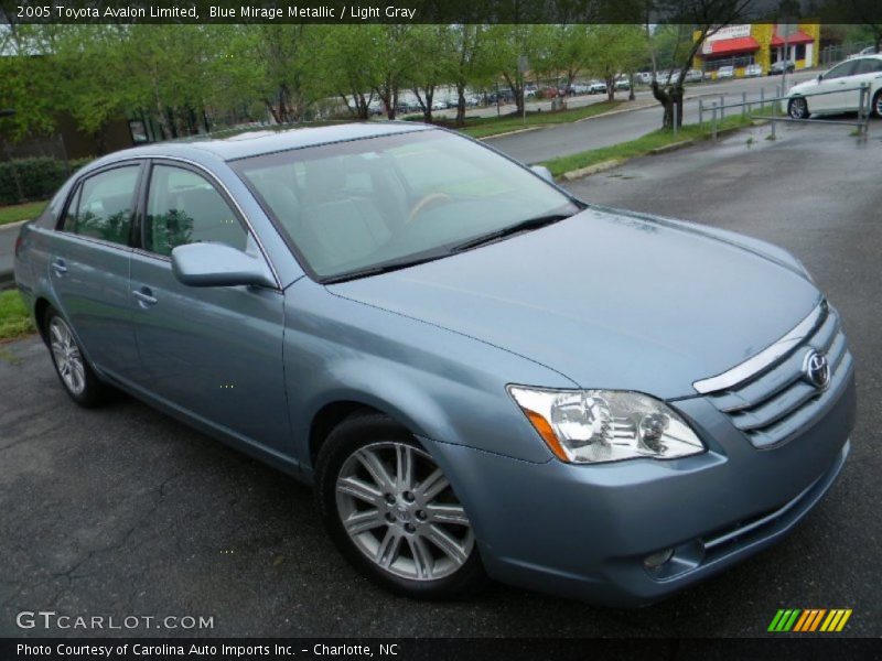 Front 3/4 View of 2005 Avalon Limited