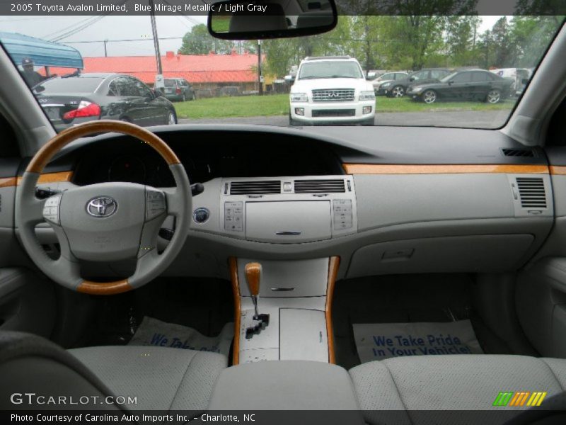 Dashboard of 2005 Avalon Limited