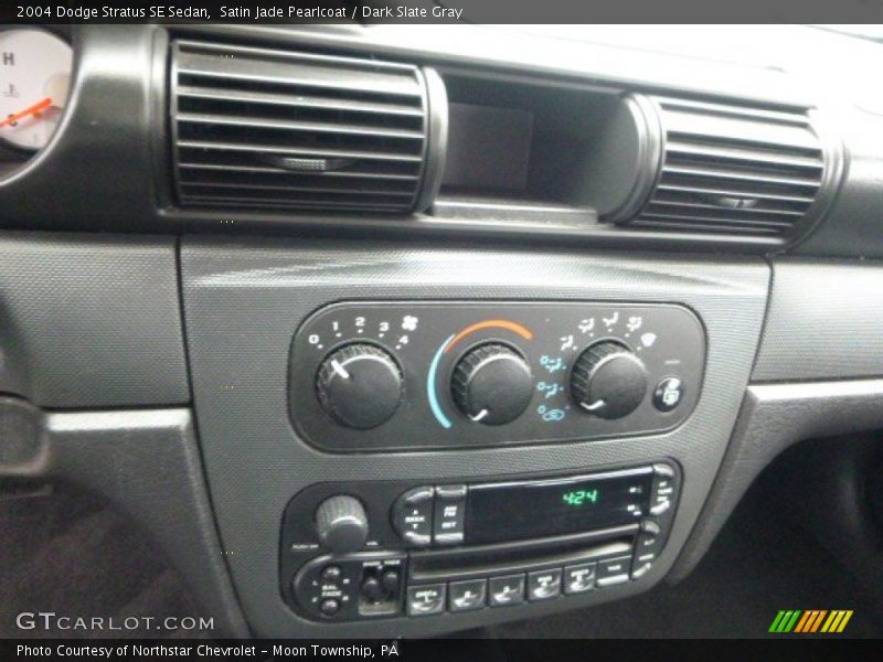 Satin Jade Pearlcoat / Dark Slate Gray 2004 Dodge Stratus SE Sedan