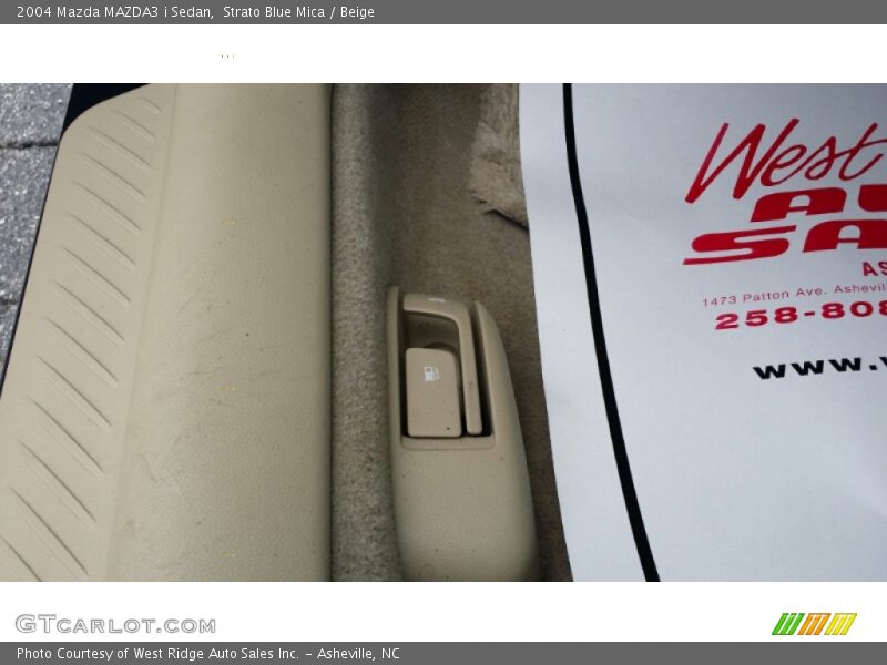 Strato Blue Mica / Beige 2004 Mazda MAZDA3 i Sedan