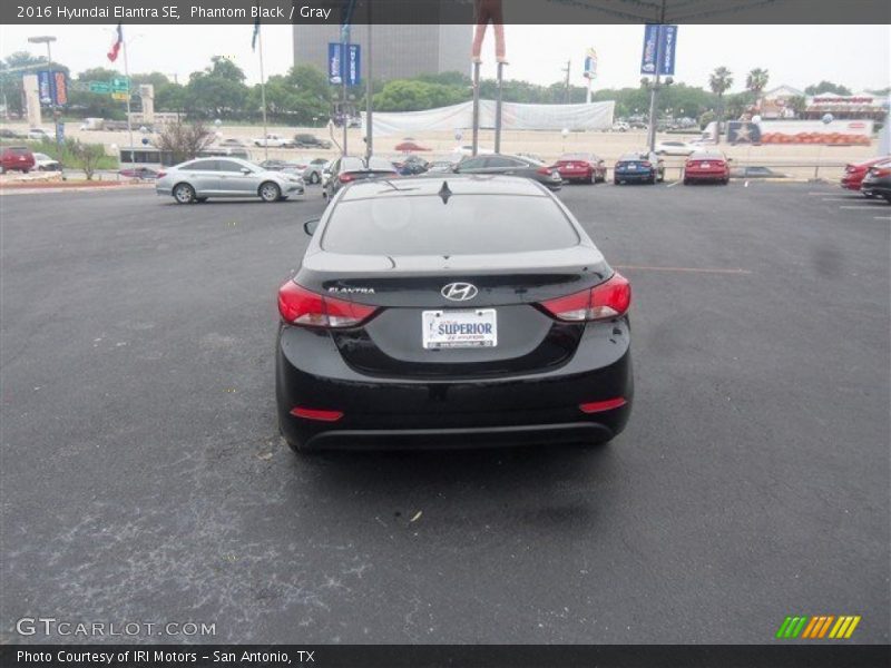 Phantom Black / Gray 2016 Hyundai Elantra SE