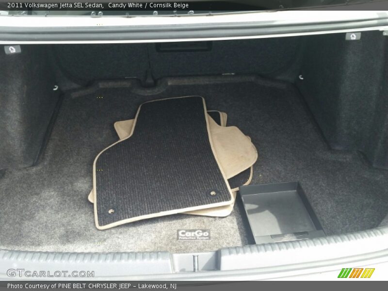 Candy White / Cornsilk Beige 2011 Volkswagen Jetta SEL Sedan
