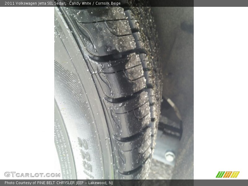 Candy White / Cornsilk Beige 2011 Volkswagen Jetta SEL Sedan