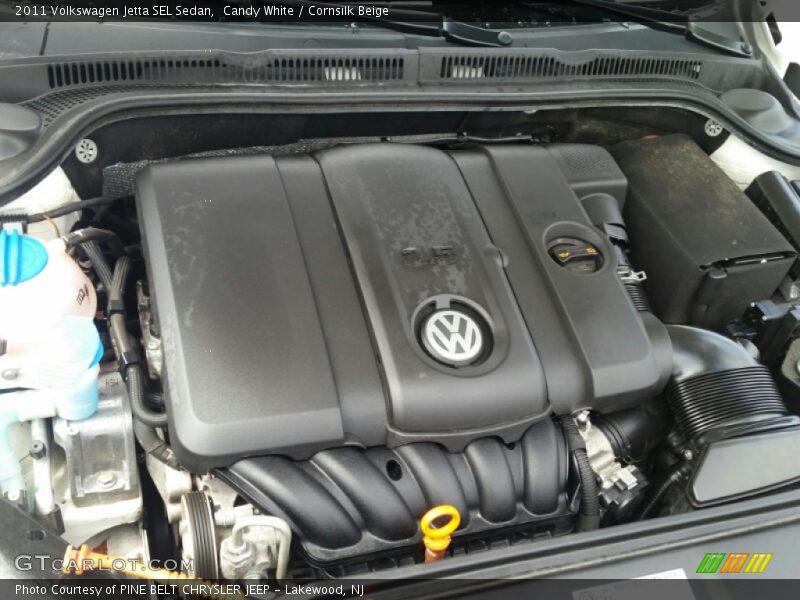 Candy White / Cornsilk Beige 2011 Volkswagen Jetta SEL Sedan
