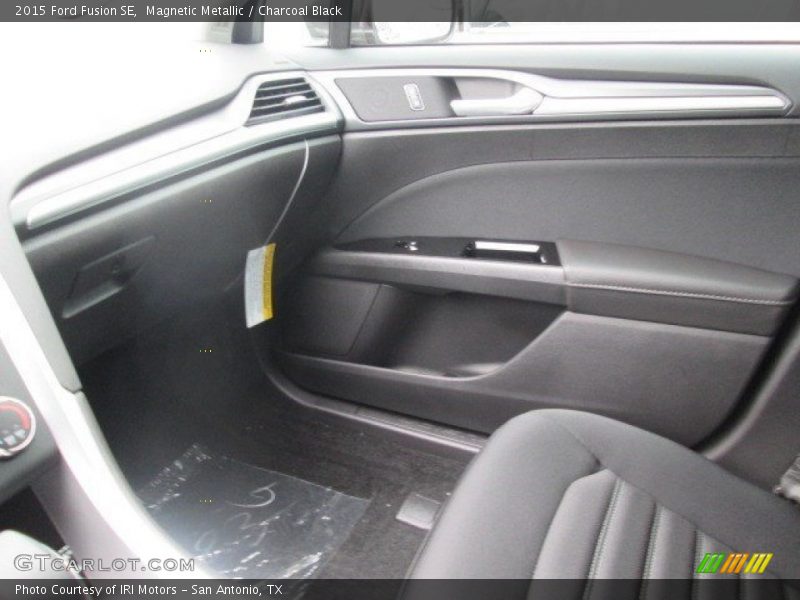 Magnetic Metallic / Charcoal Black 2015 Ford Fusion SE