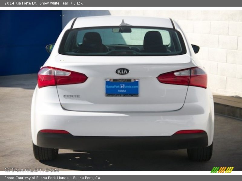 Snow White Pearl / Black 2014 Kia Forte LX