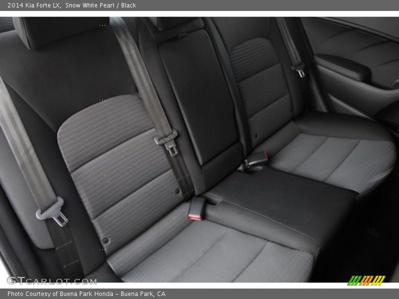 Snow White Pearl / Black 2014 Kia Forte LX