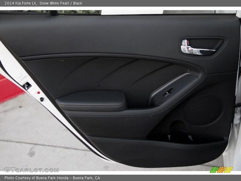 Snow White Pearl / Black 2014 Kia Forte LX
