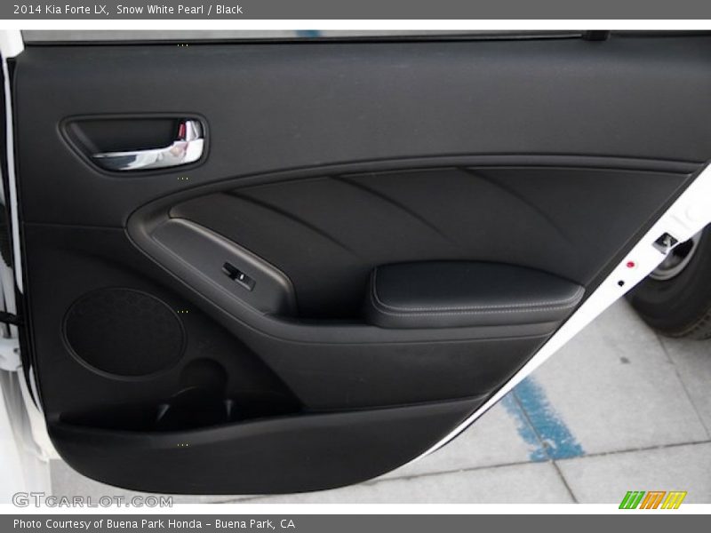 Snow White Pearl / Black 2014 Kia Forte LX