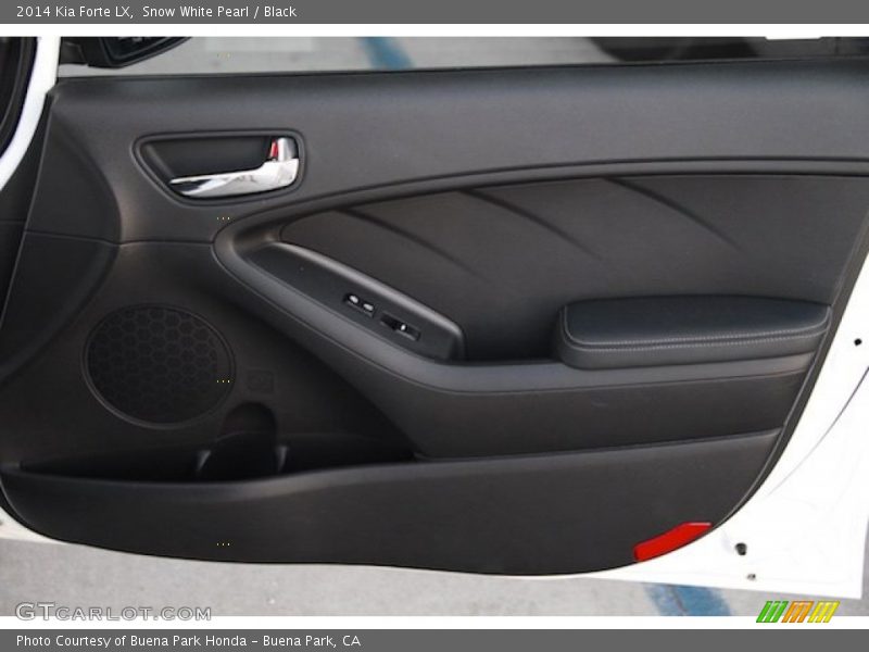 Snow White Pearl / Black 2014 Kia Forte LX