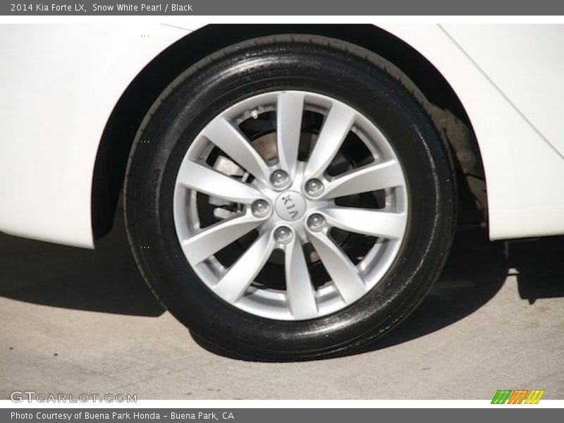 Snow White Pearl / Black 2014 Kia Forte LX