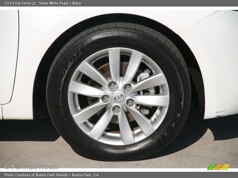 Snow White Pearl / Black 2014 Kia Forte LX