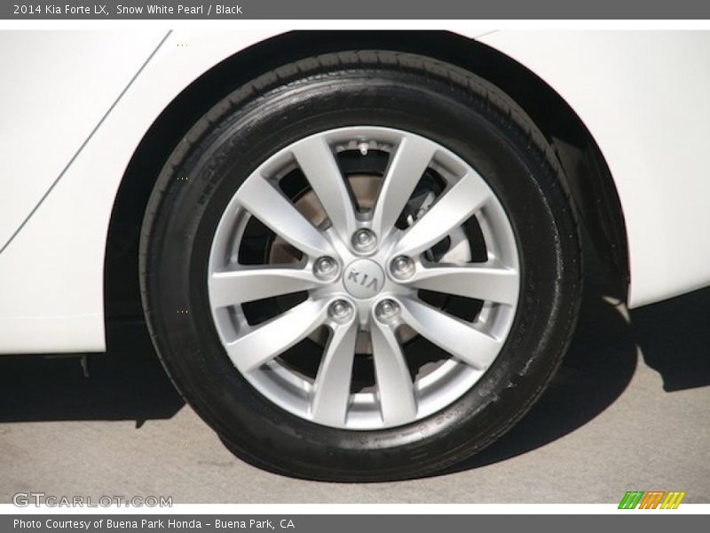 Snow White Pearl / Black 2014 Kia Forte LX