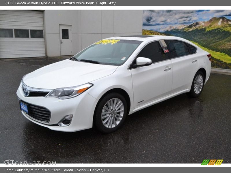 Blizzard White Pearl / Light Gray 2013 Toyota Avalon Hybrid XLE