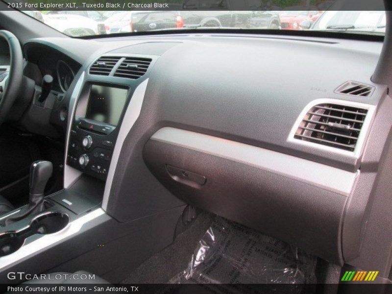 Tuxedo Black / Charcoal Black 2015 Ford Explorer XLT