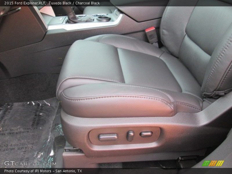 Tuxedo Black / Charcoal Black 2015 Ford Explorer XLT