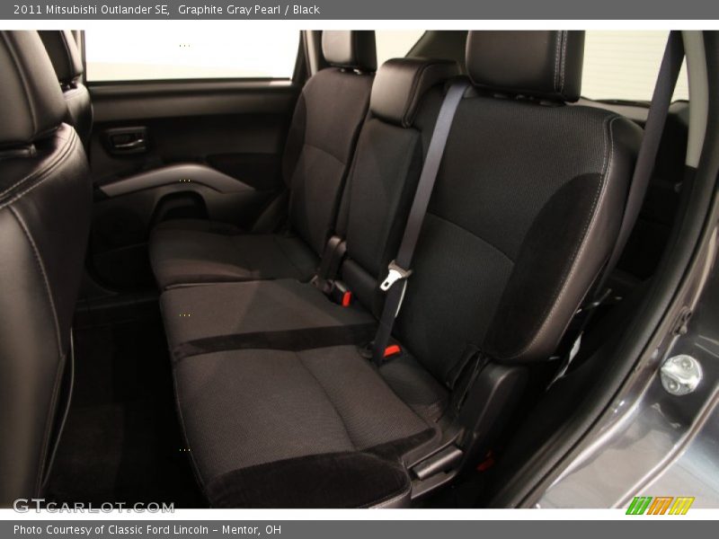 Graphite Gray Pearl / Black 2011 Mitsubishi Outlander SE