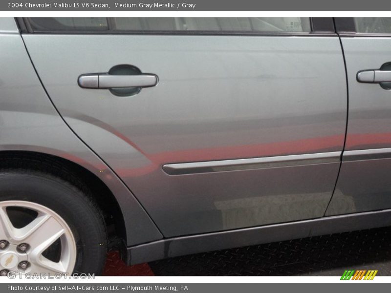 Medium Gray Metallic / Gray 2004 Chevrolet Malibu LS V6 Sedan