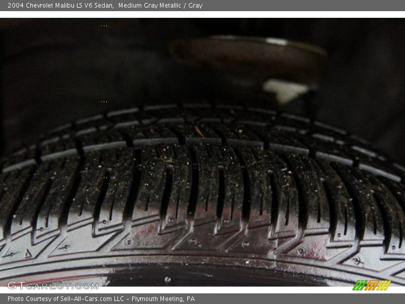 Medium Gray Metallic / Gray 2004 Chevrolet Malibu LS V6 Sedan
