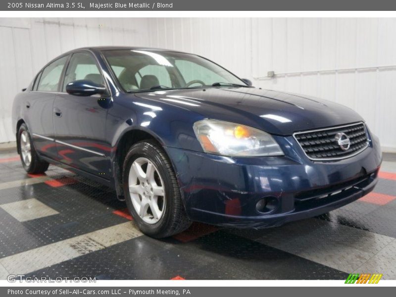 Front 3/4 View of 2005 Altima 3.5 SL