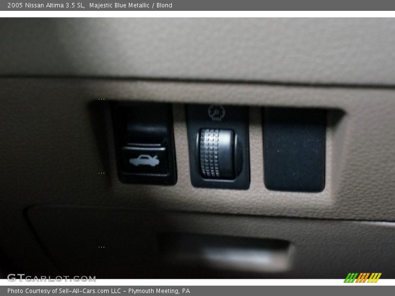 Majestic Blue Metallic / Blond 2005 Nissan Altima 3.5 SL