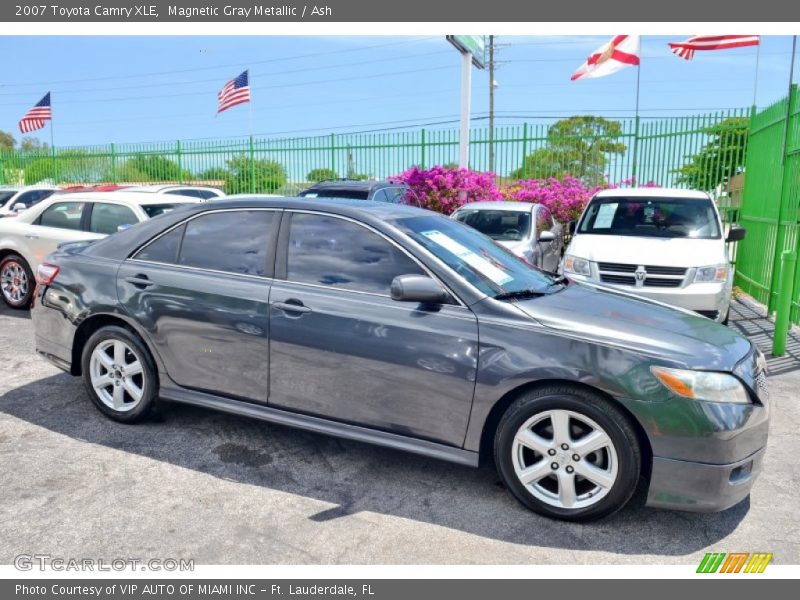 Front 3/4 View of 2007 Camry XLE