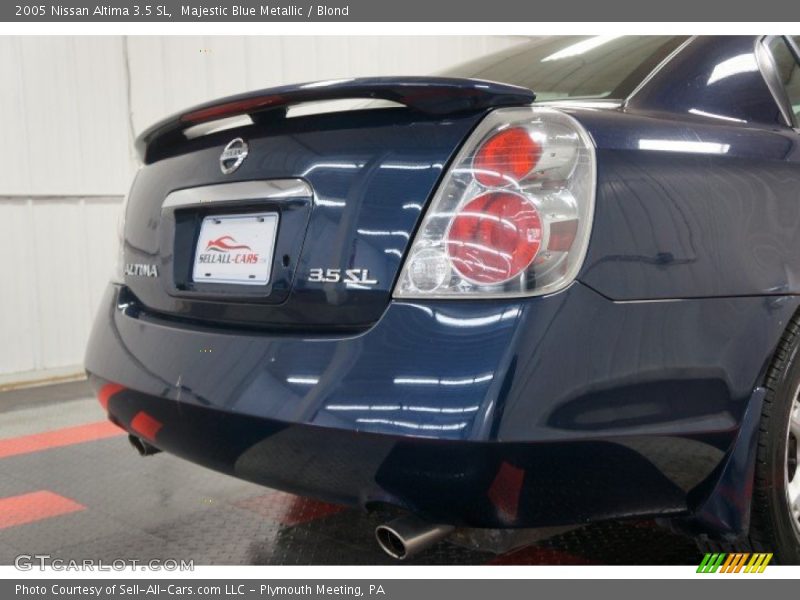 Majestic Blue Metallic / Blond 2005 Nissan Altima 3.5 SL