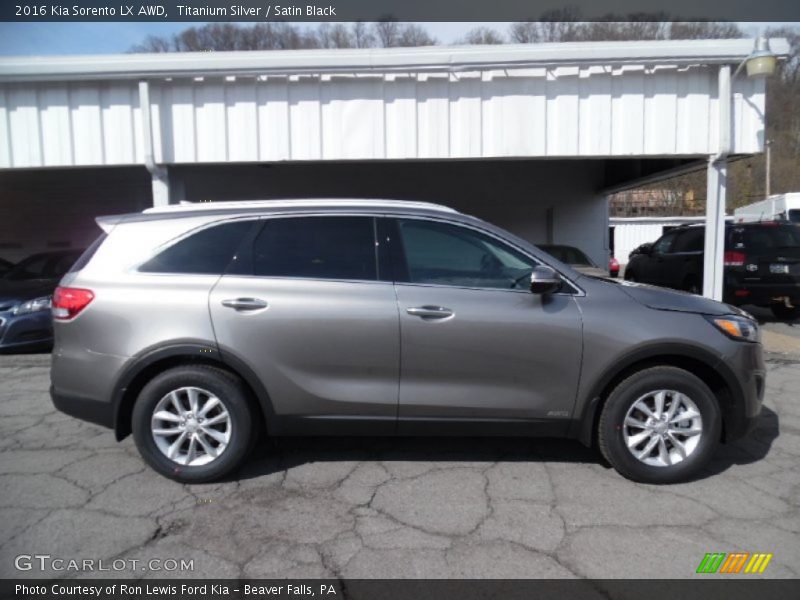 Titanium Silver / Satin Black 2016 Kia Sorento LX AWD