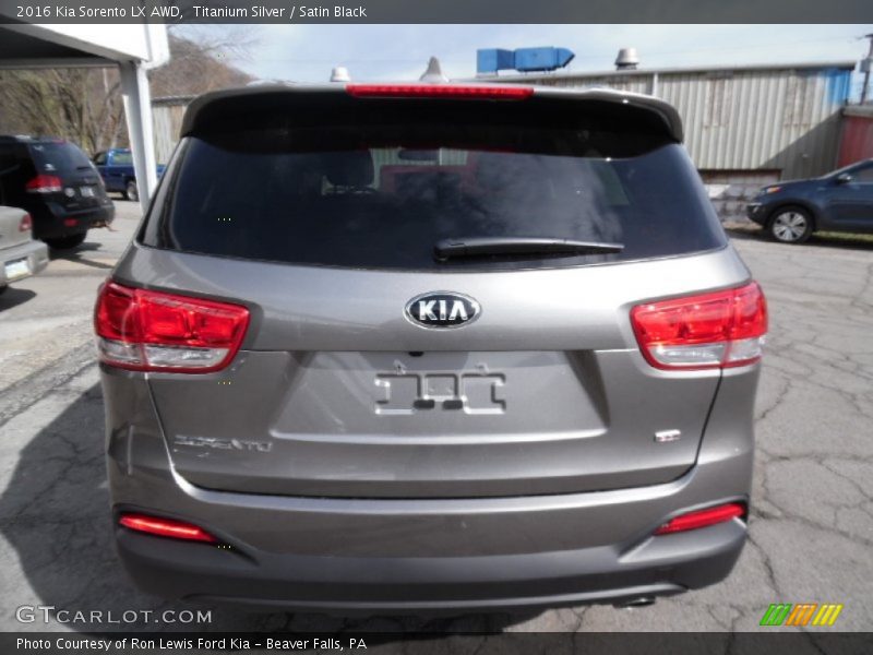 Titanium Silver / Satin Black 2016 Kia Sorento LX AWD