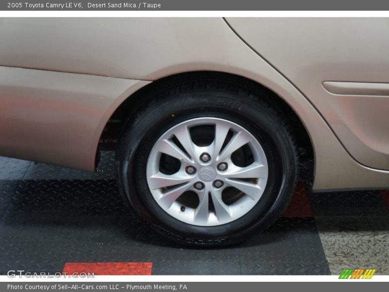 Desert Sand Mica / Taupe 2005 Toyota Camry LE V6