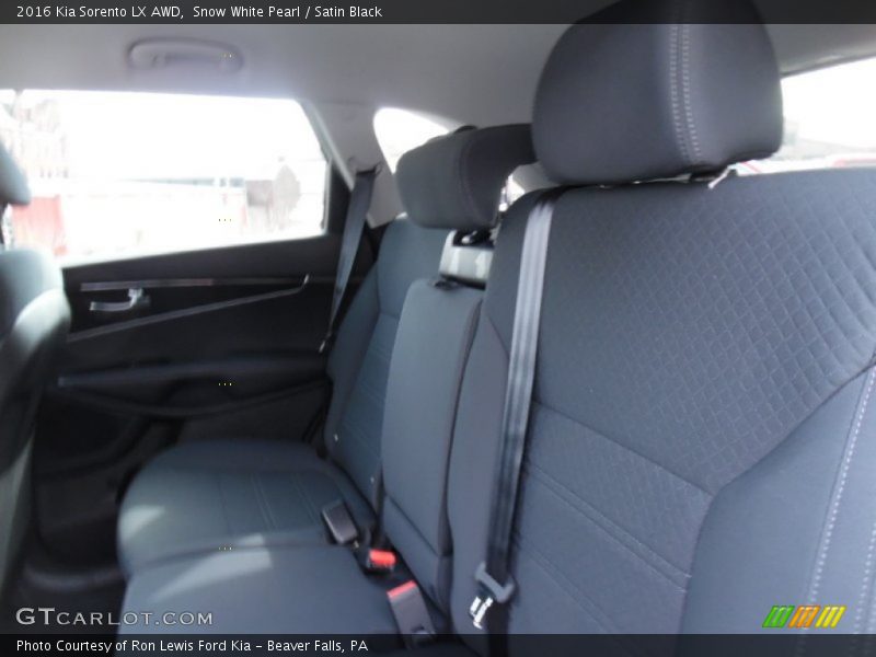 Snow White Pearl / Satin Black 2016 Kia Sorento LX AWD
